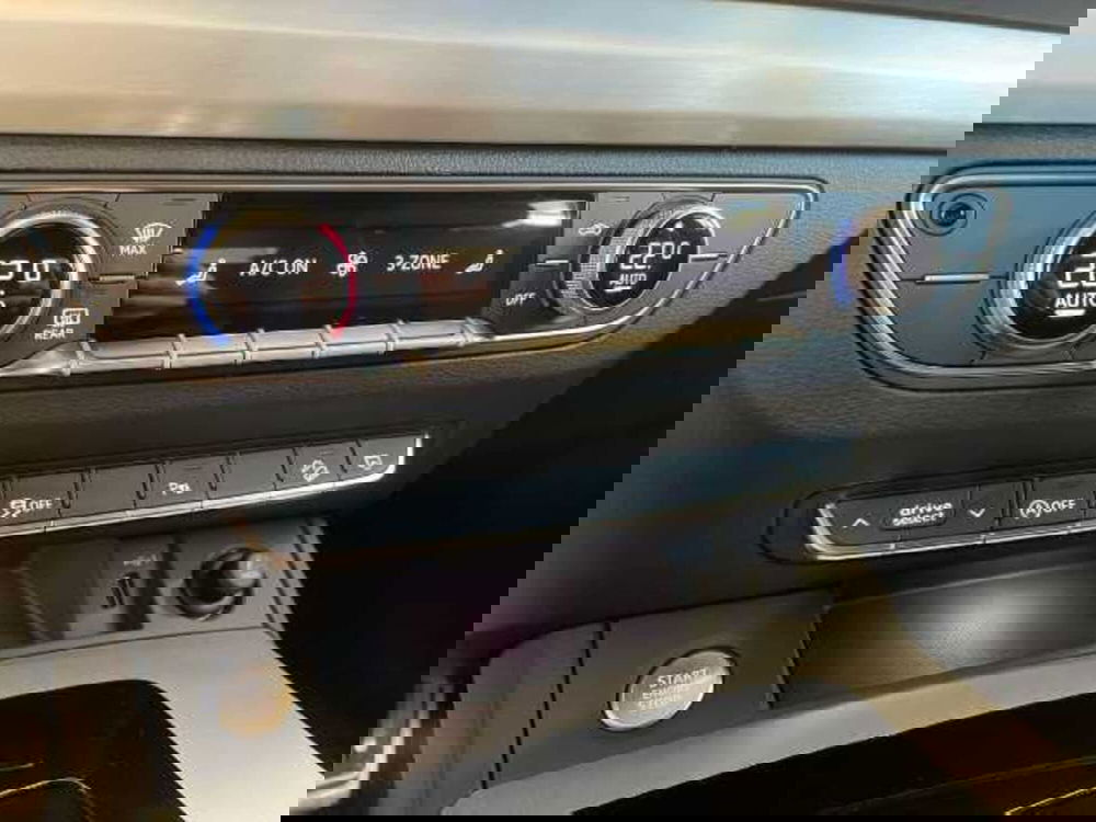 Audi Q5 Sportback nuova a Pistoia (9)