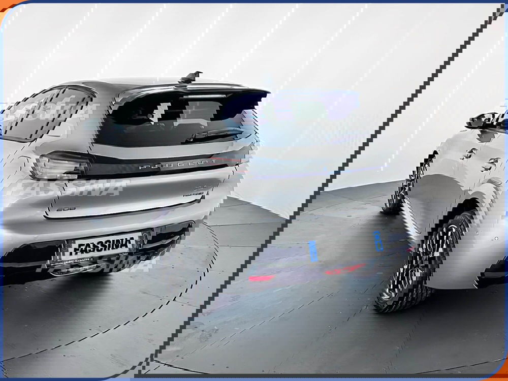 Peugeot 208 nuova a Milano (4)