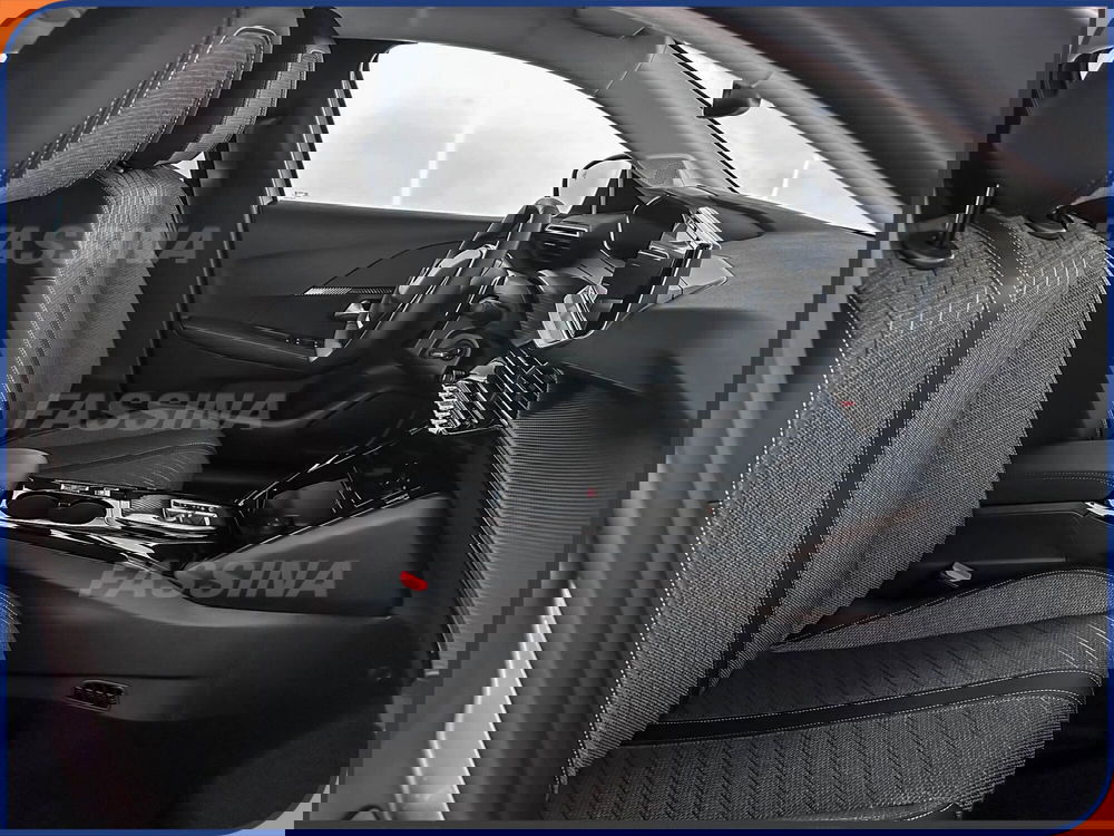 Peugeot 208 nuova a Milano (13)