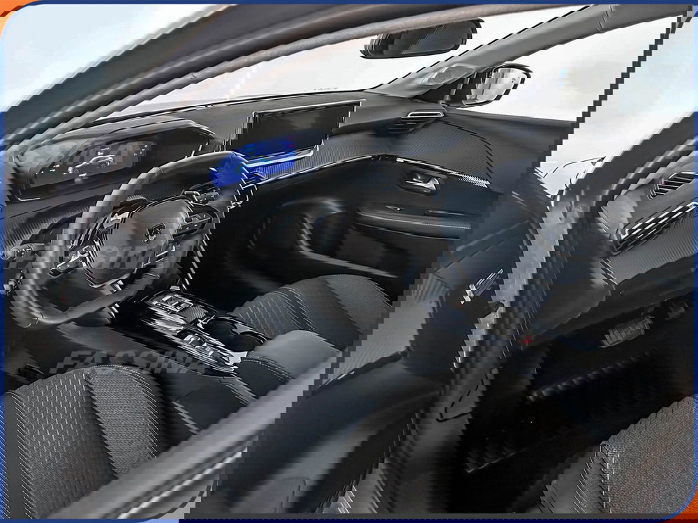 Peugeot 208 nuova a Milano (9)