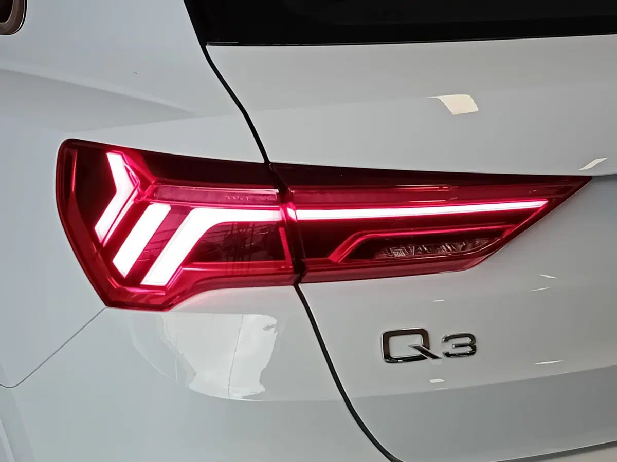 Audi Q3 Sportback nuova a Bari (11)