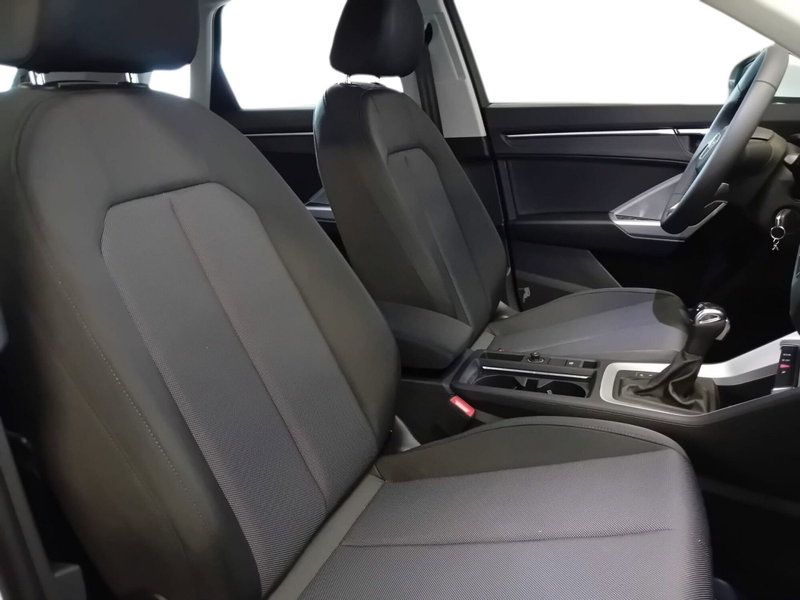 Audi Q3 Sportback nuova a Bari (12)