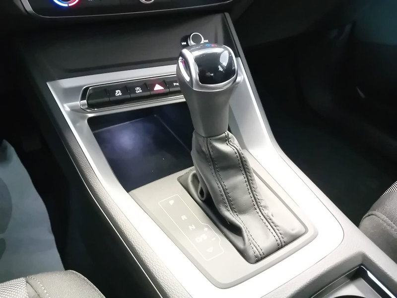 Audi Q3 Sportback nuova a Bari (13)