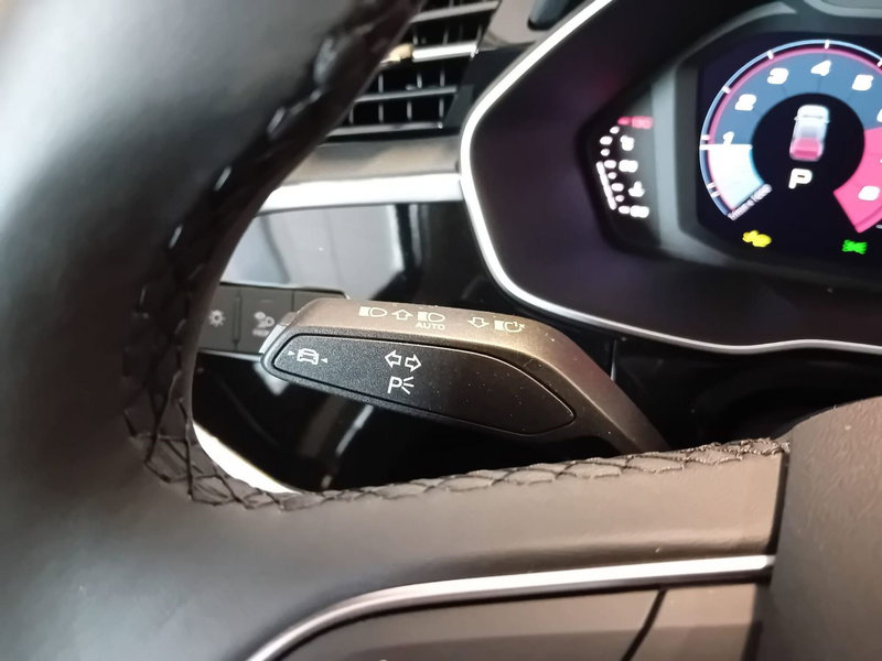 Audi Q3 Sportback nuova a Bari (18)