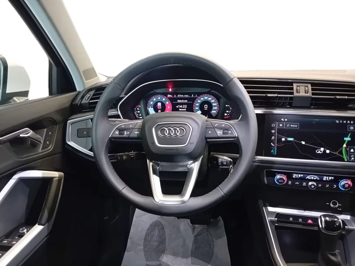 Audi Q3 Sportback nuova a Bari (3)
