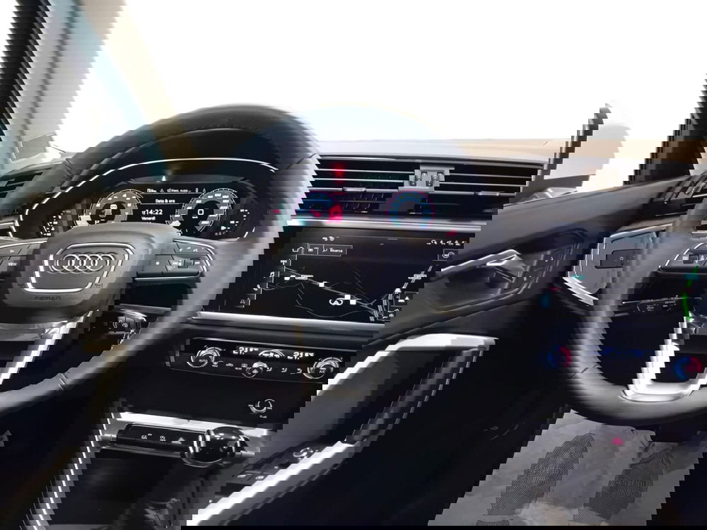 Audi Q3 Sportback nuova a Bari (3)