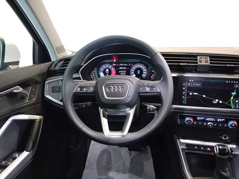 Audi Q3 Sportback nuova a Bari (3)