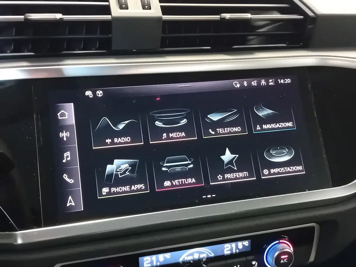 Audi Q3 Sportback nuova a Bari (7)
