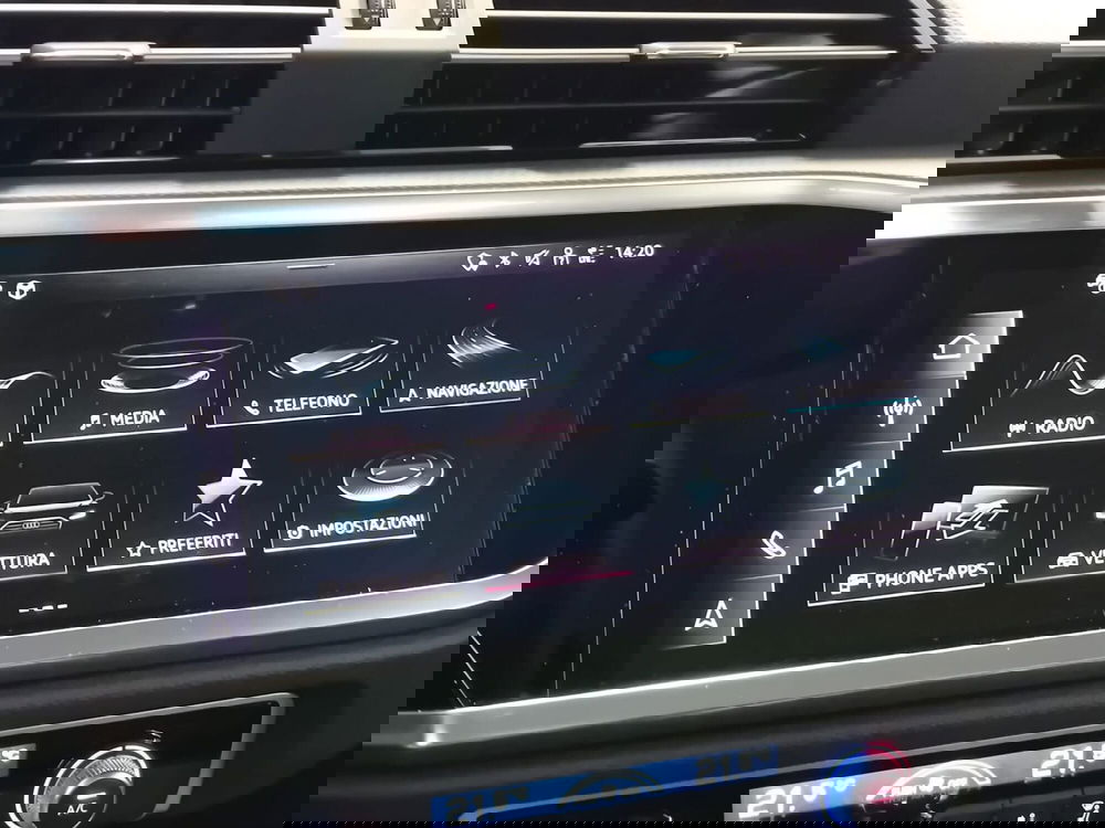 Audi Q3 Sportback nuova a Bari (7)