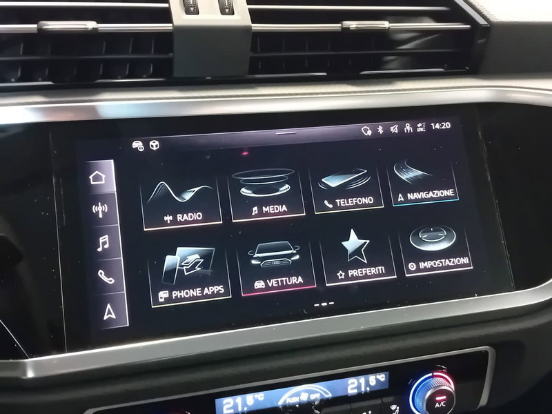 Audi Q3 Sportback nuova a Bari (7)
