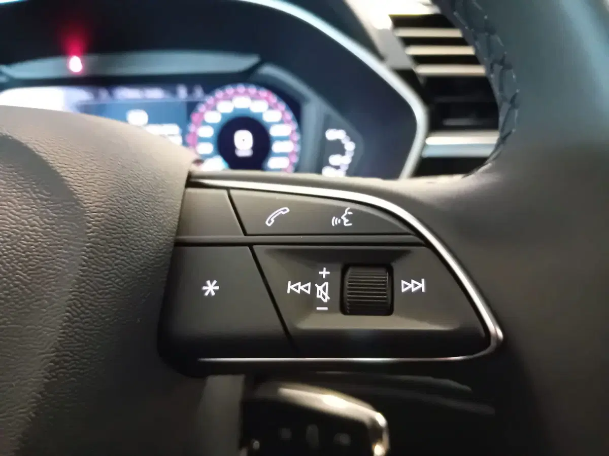 Audi Q3 Sportback nuova a Bari (8)