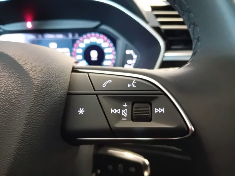 Audi Q3 Sportback nuova a Bari (8)