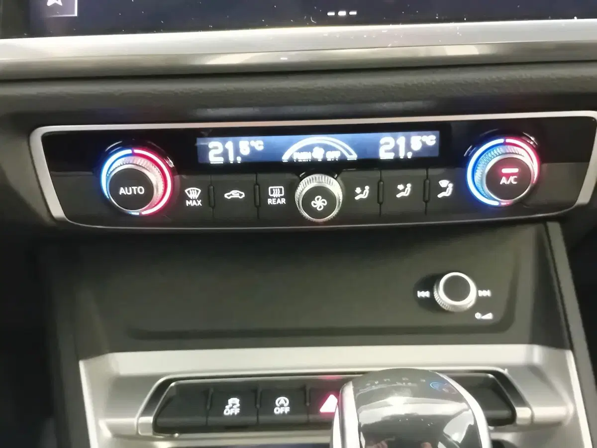 Audi Q3 Sportback nuova a Bari (9)
