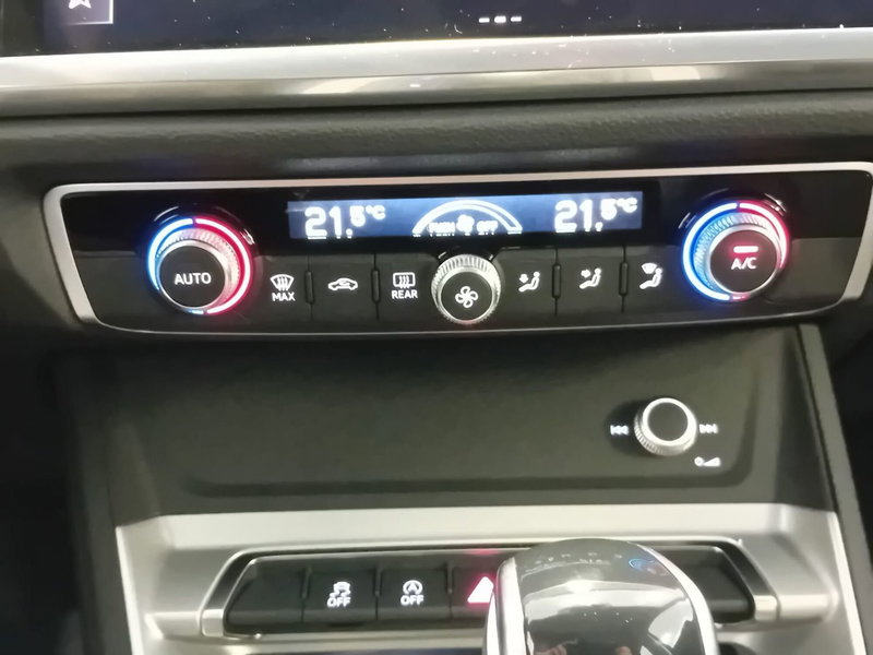 Audi Q3 Sportback nuova a Bari (9)