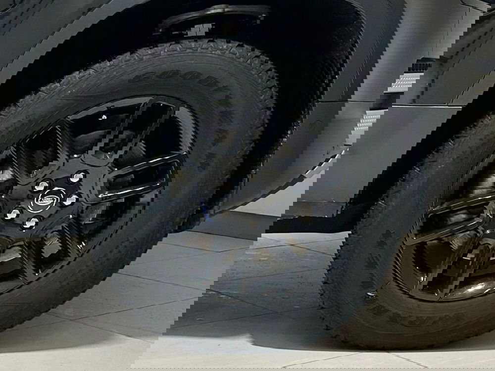 Land Rover Defender usata a Napoli (9)