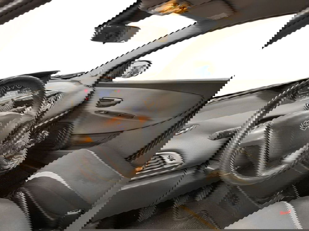 Lancia Ypsilon usata a Udine (8)