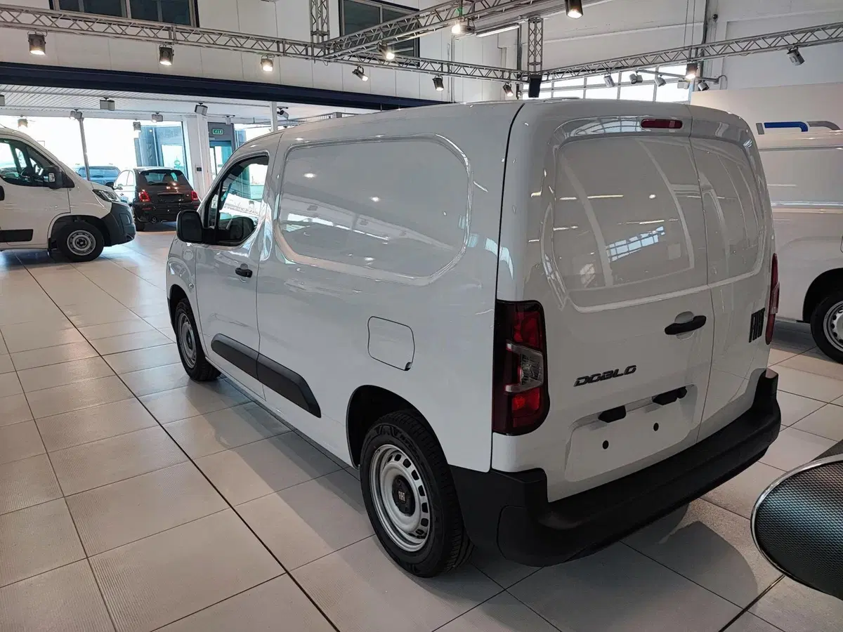Fiat Doblò Furgone nuova a Milano (6)