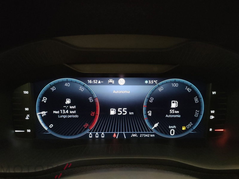 Skoda Karoq usata a Varese (19)