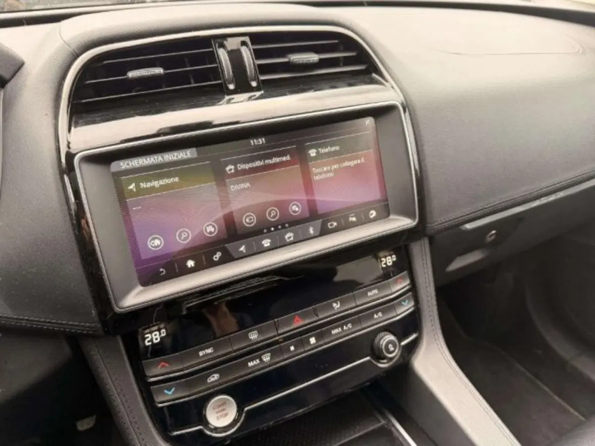 Jaguar F-Pace usata a Siena (12)