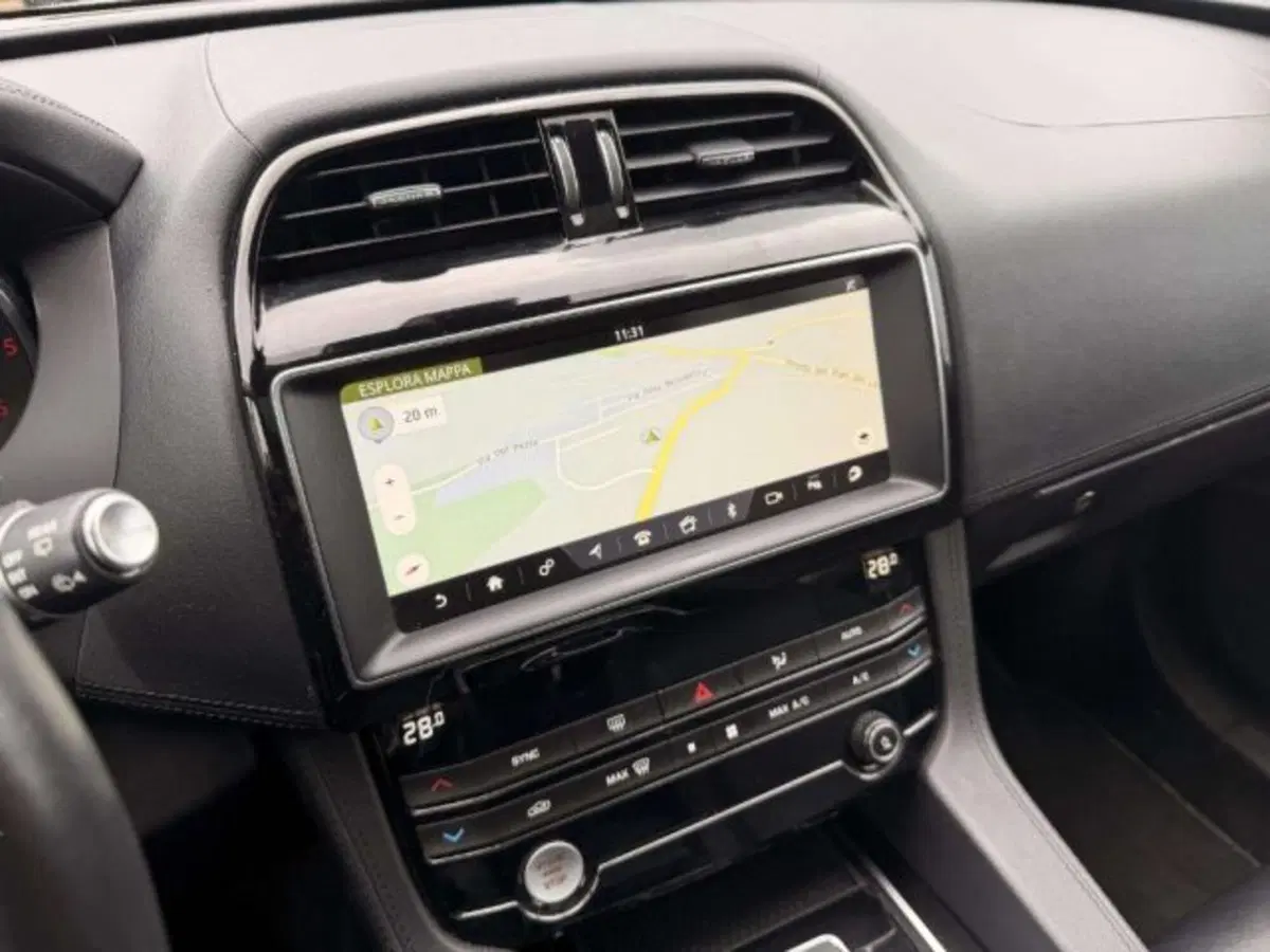 Jaguar F-Pace usata a Siena (13)