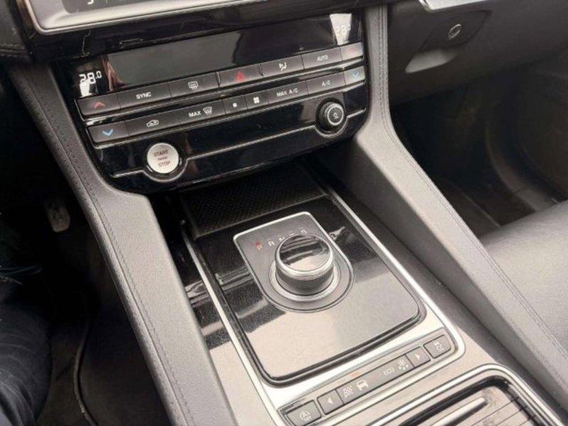 Jaguar F-Pace usata a Siena (14)