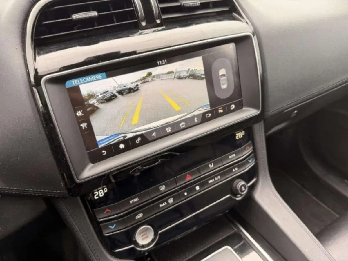 Jaguar F-Pace usata a Siena (15)