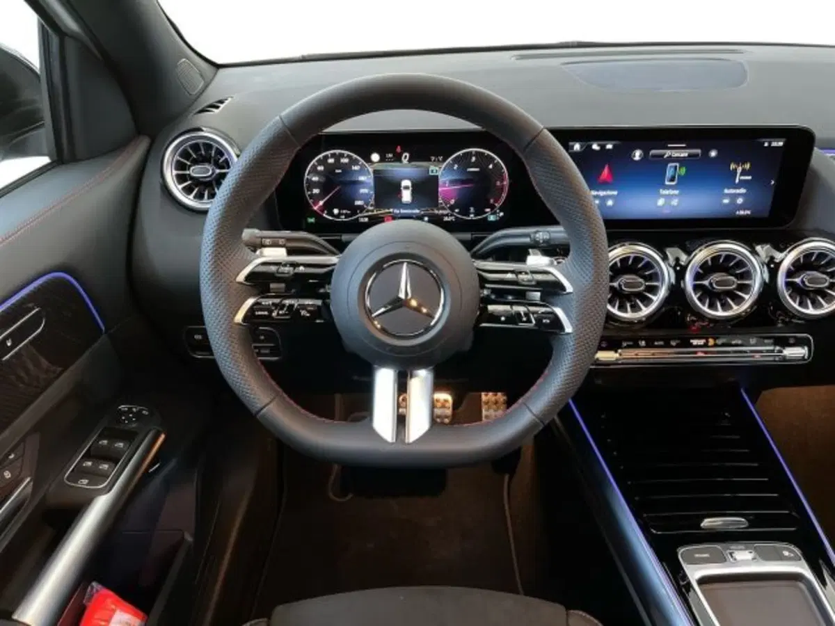 Mercedes-Benz GLA SUV nuova a Verona (4)