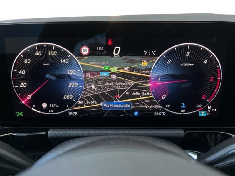 Mercedes-Benz GLA SUV nuova a Verona (2)