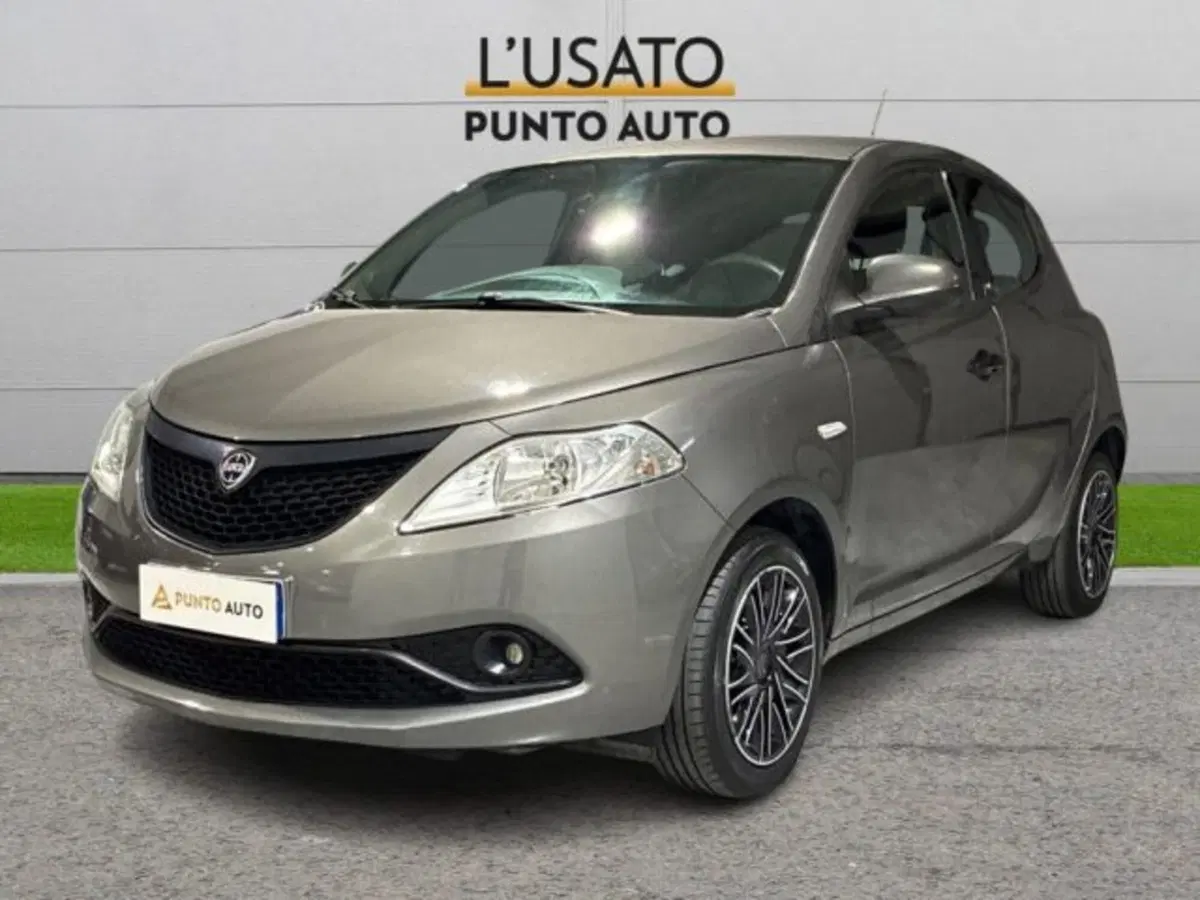 Lancia Ypsilon usata a Ancona