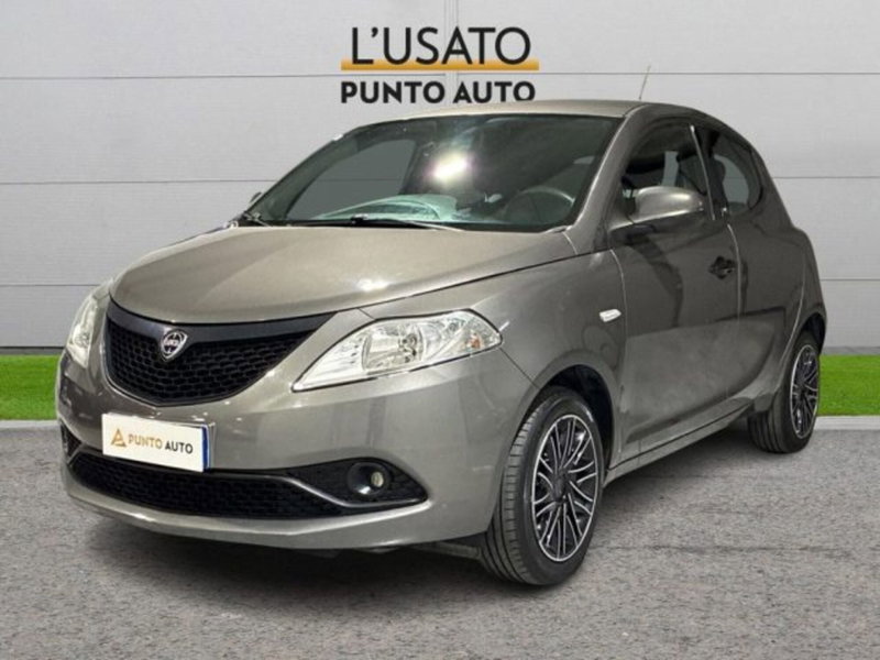 Lancia Ypsilon usata a Ancona