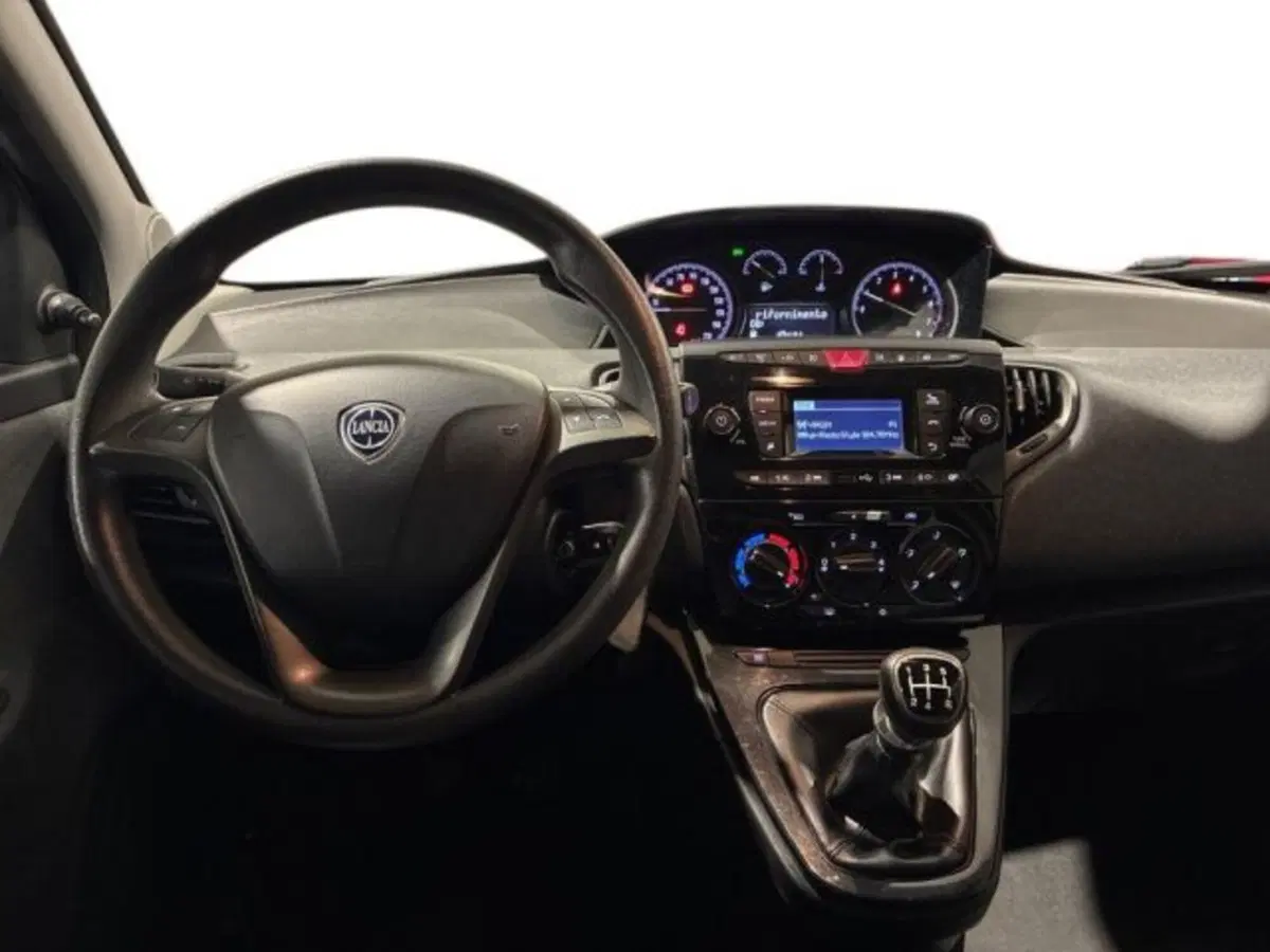 Lancia Ypsilon usata a Ancona (10)