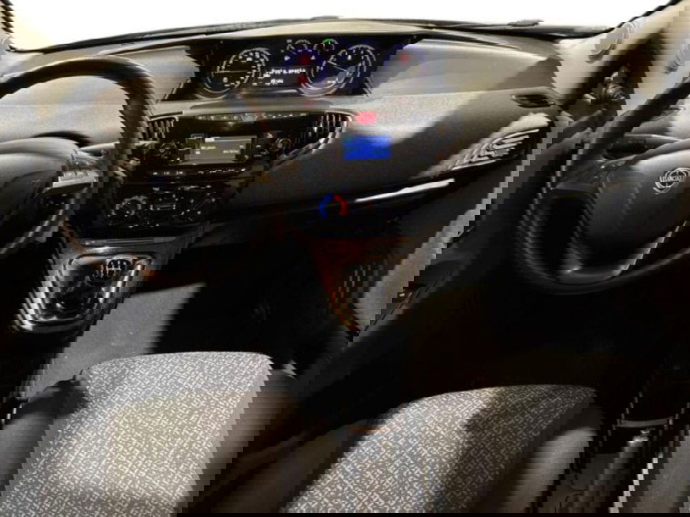 Lancia Ypsilon usata a Ancona (11)