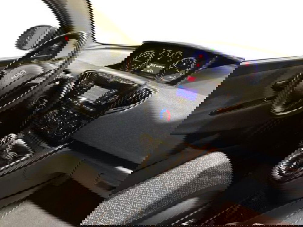 Lancia Ypsilon usata a Ancona (15)