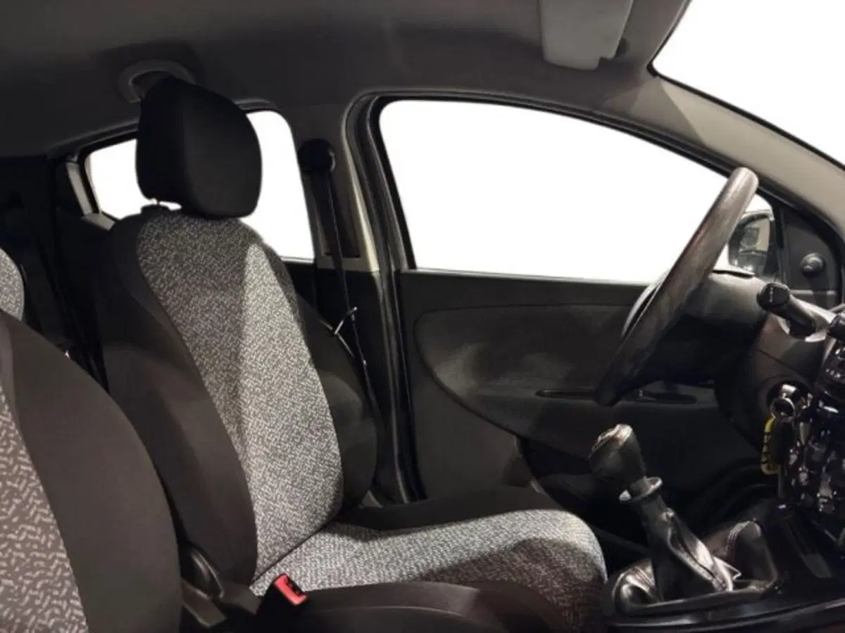 Lancia Ypsilon usata a Ancona (16)