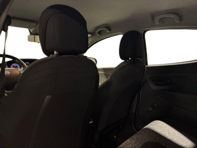 Lancia Ypsilon usata a Ancona (17)