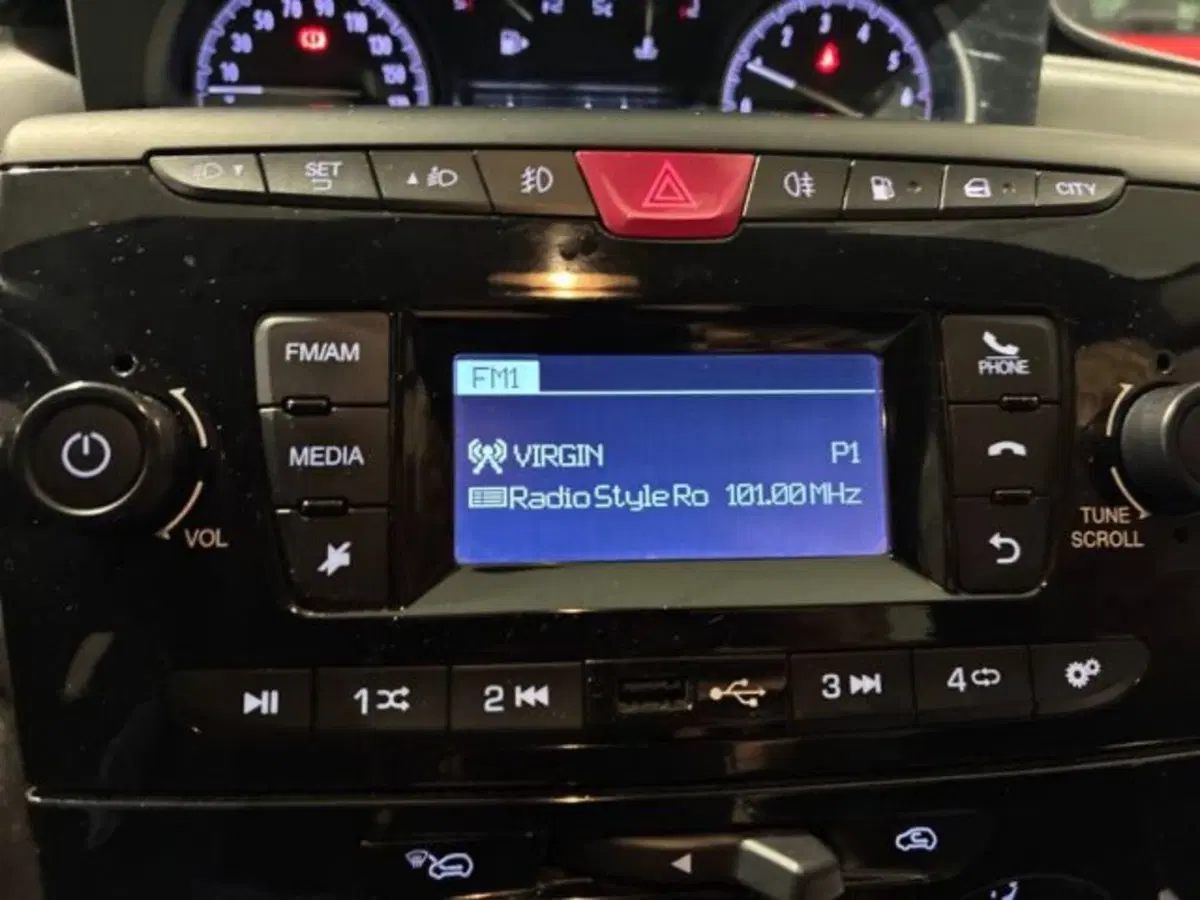 Lancia Ypsilon usata a Ancona (19)