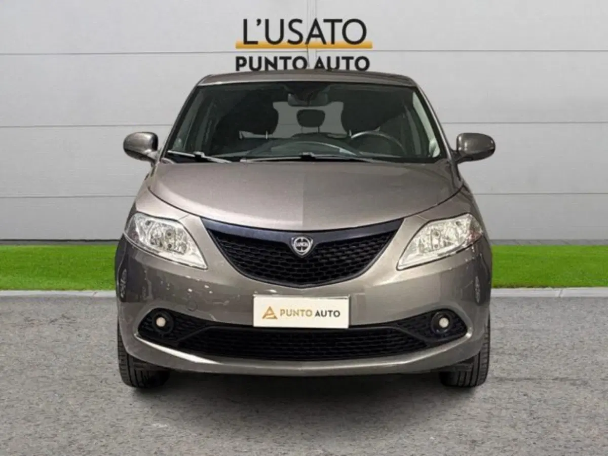 Lancia Ypsilon usata a Ancona (2)