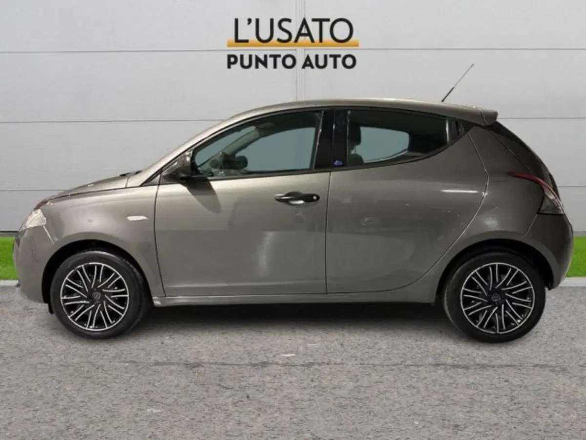 Lancia Ypsilon usata a Ancona (4)