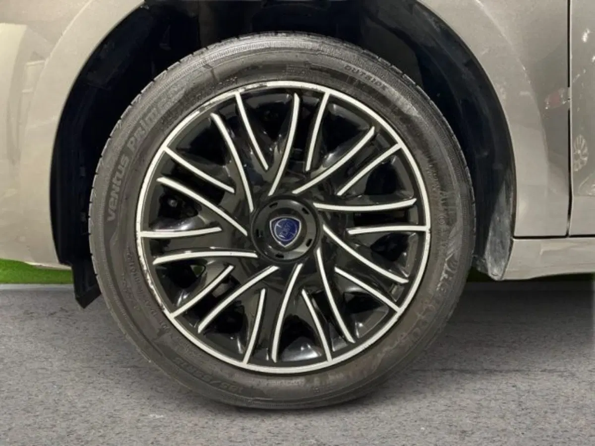 Lancia Ypsilon usata a Ancona (8)