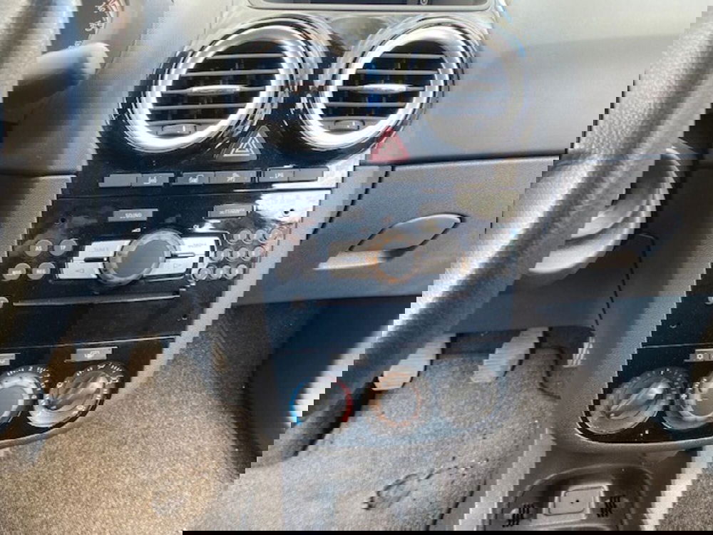 Opel Corsa usata a Catania (15)
