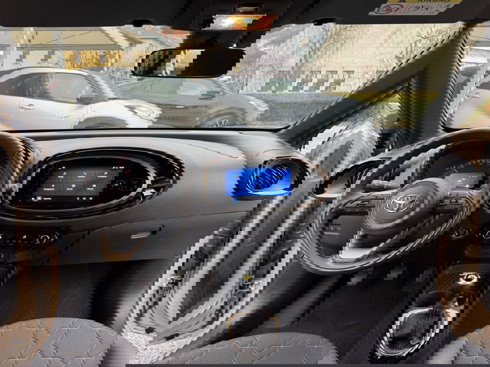 Toyota Aygo X usata a Como (8)