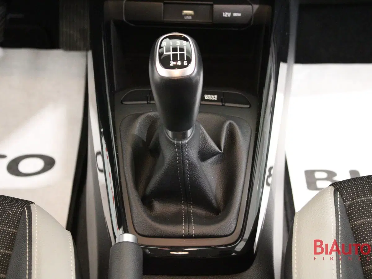 Kia Stonic usata a Firenze (15)