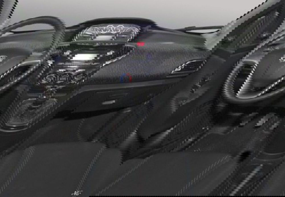 Lancia Ypsilon usata a Teramo (15)