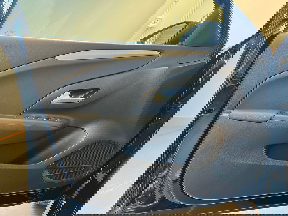 Opel Corsa nuova a Bari (10)