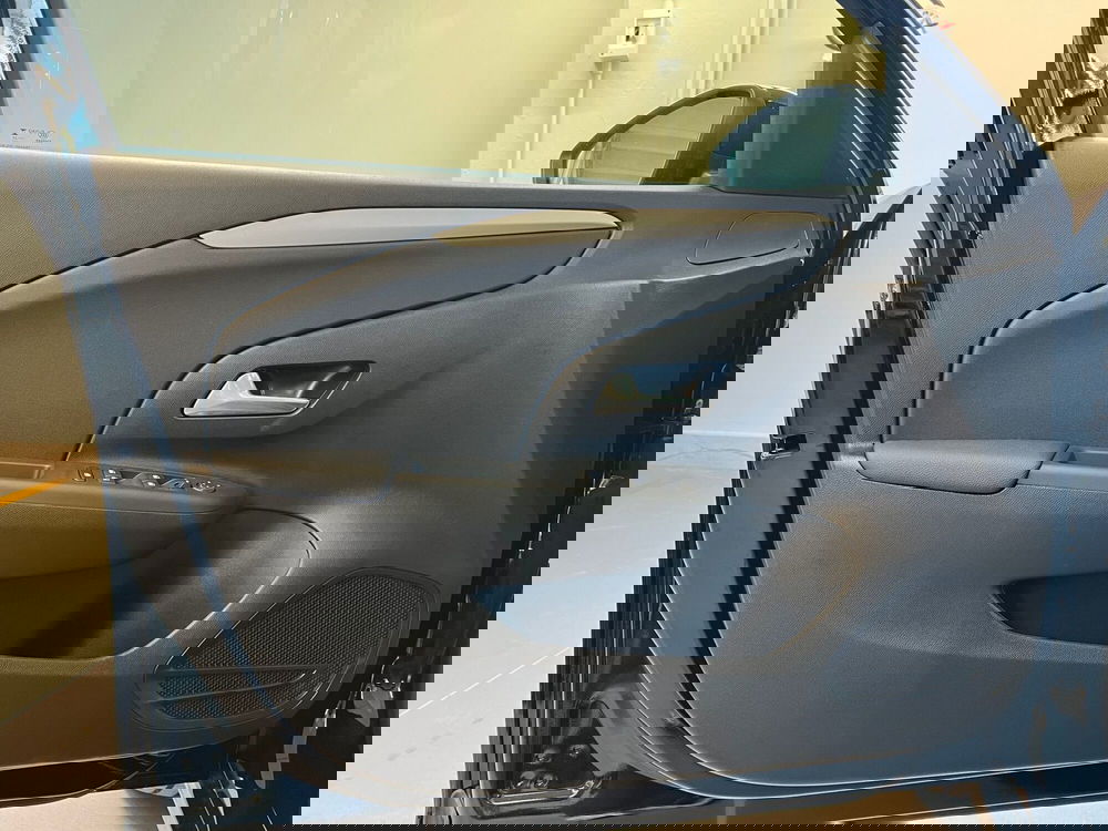 Opel Corsa nuova a Bari (10)