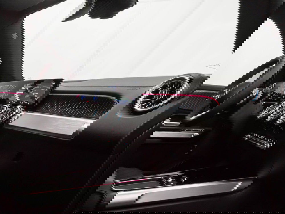 Mercedes-Benz EQB nuova a Macerata (16)