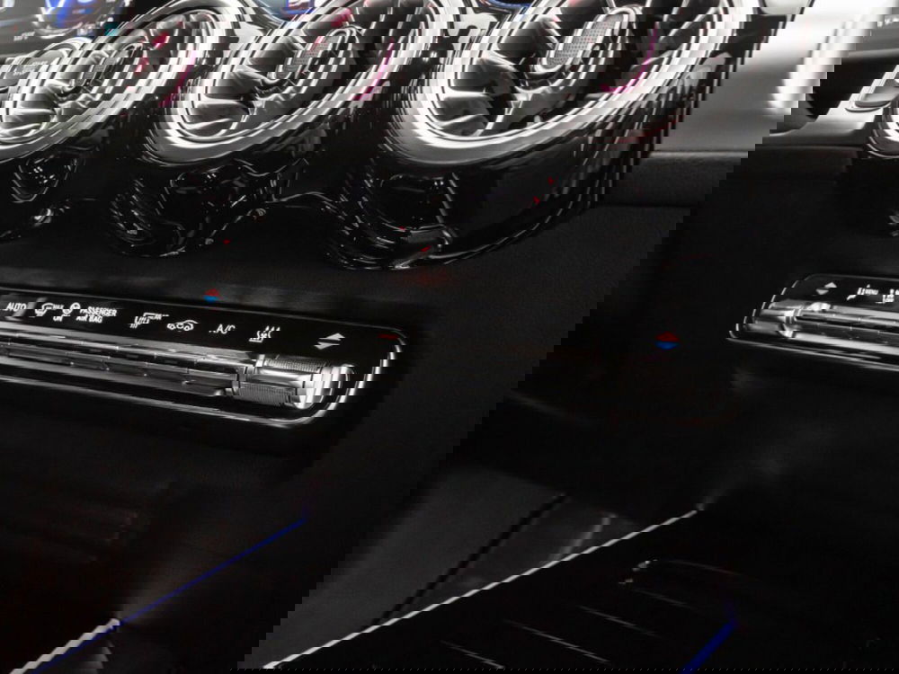 Mercedes-Benz EQB nuova a Macerata (19)