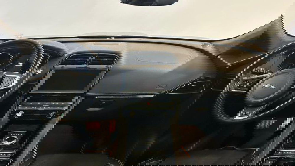 Jaguar F-Pace usata a Venezia (10)