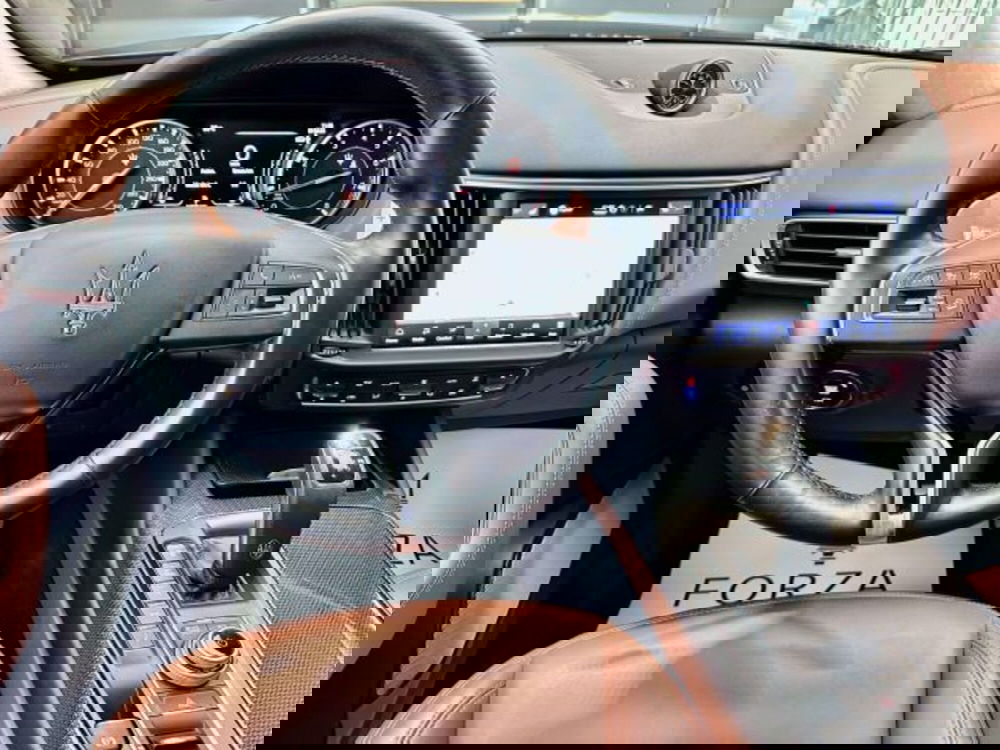 Maserati Levante usata a Torino (14)