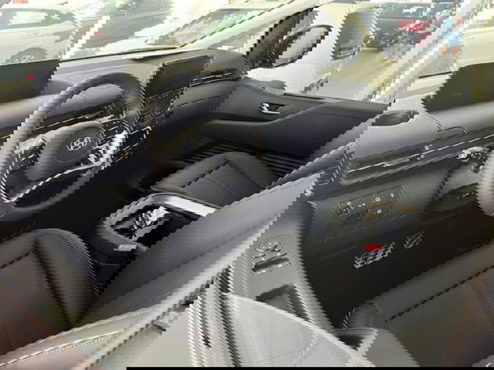 Hyundai Staria nuova a Verbano Cusio Ossola (12)